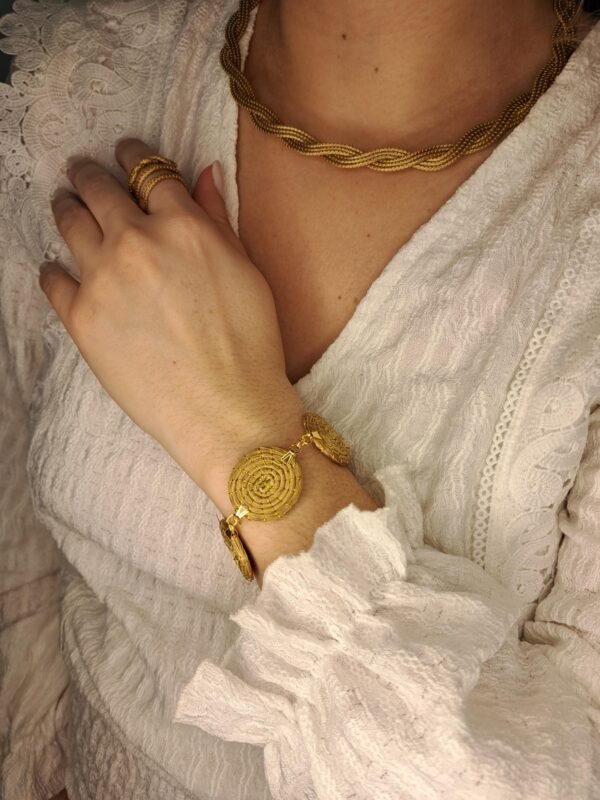 Bracelet artisanal en capim dourado, l’or végétal du Brésil