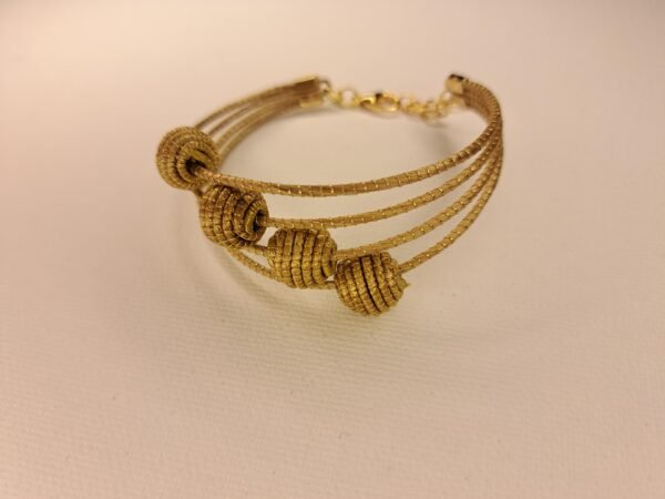 Bracelet artisanal en capim dourado, l’or végétal du Brésil