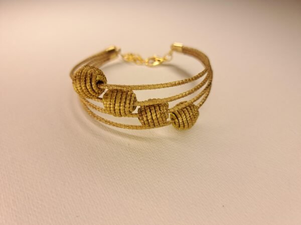 Bracelet artisanal en capim dourado, l’or végétal du Brésil