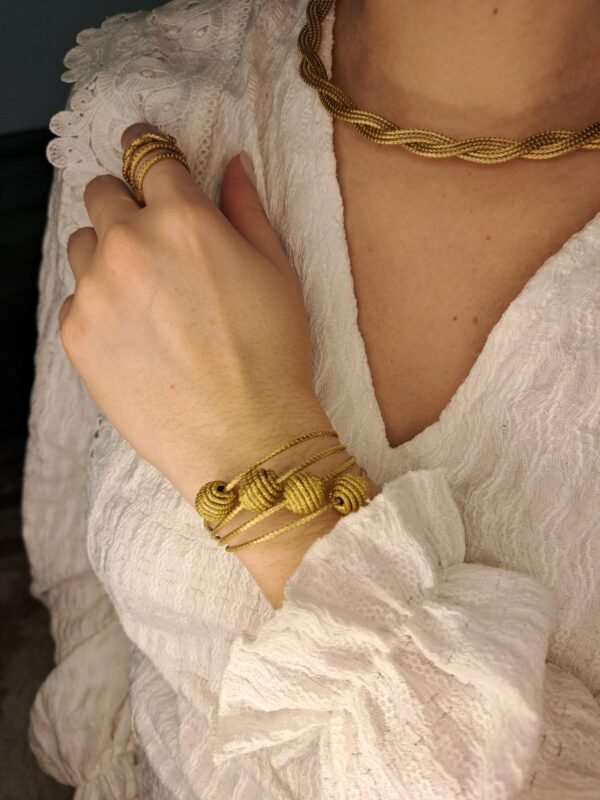 Bracelet artisanal en capim dourado, l’or végétal du Brésil