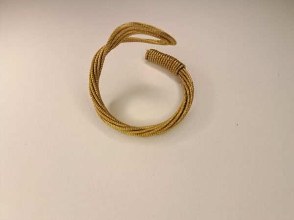 Bracelet artisanal en capim dourado, l’or végétal du Brésil