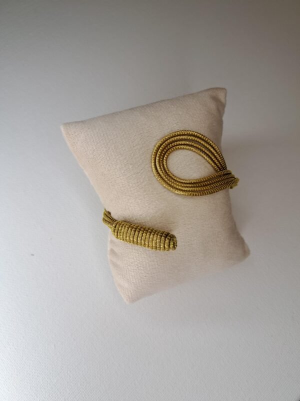 Bracelet artisanal en capim dourado, l’or végétal du Brésil