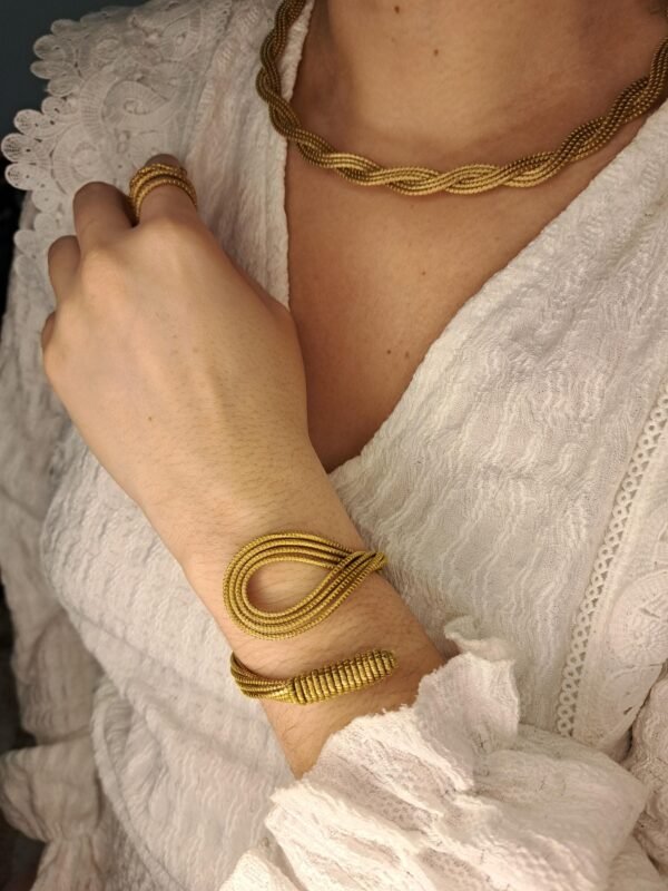 Bracelet artisanal en capim dourado, l’or végétal du Brésil