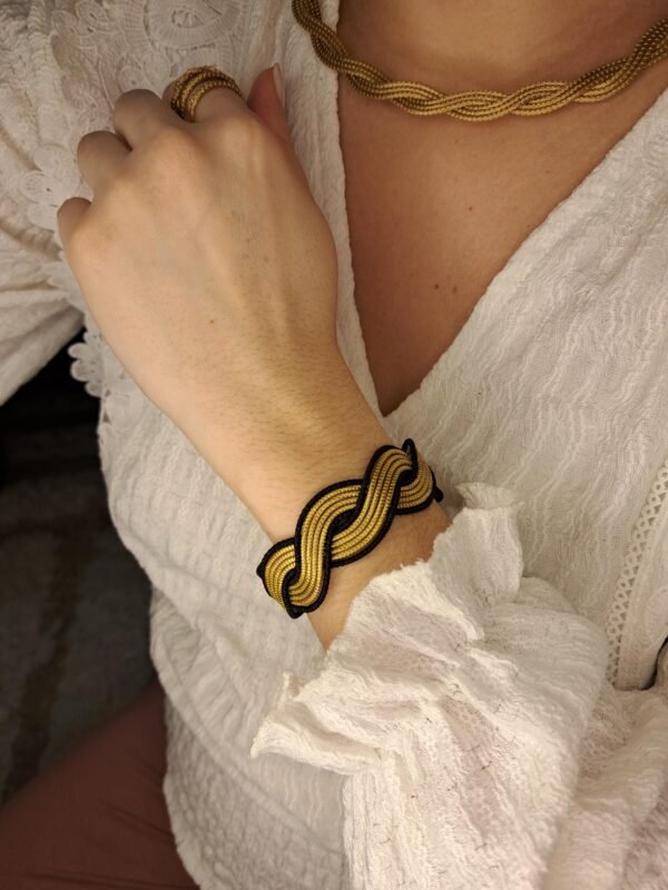 Bracelet artisanal en capim dourado, l’or végétal du Brésil