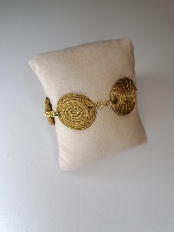Bracelet artisanal en capim dourado, l’or végétal du Brésil